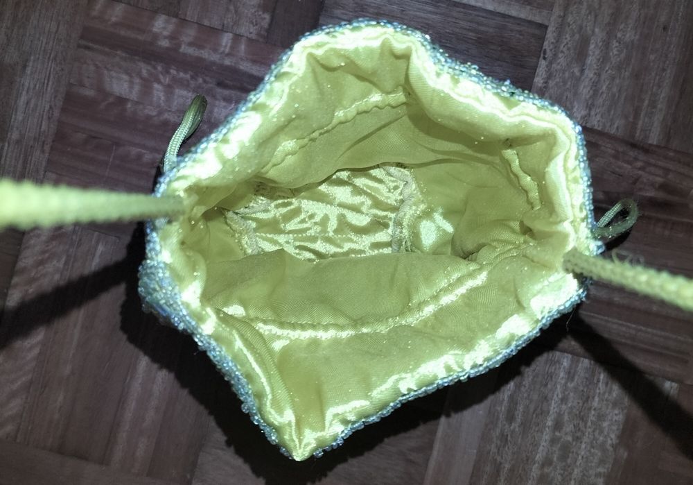 Mala com Missangas