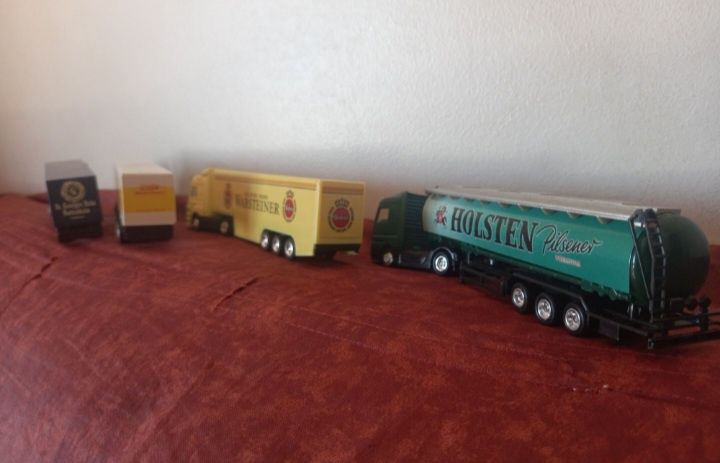 Conjunto 4 camiões escala 1:87