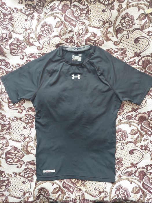 Спортивна футболка Under Armour оригінал 

Размер: S/ M

Заміри деталь