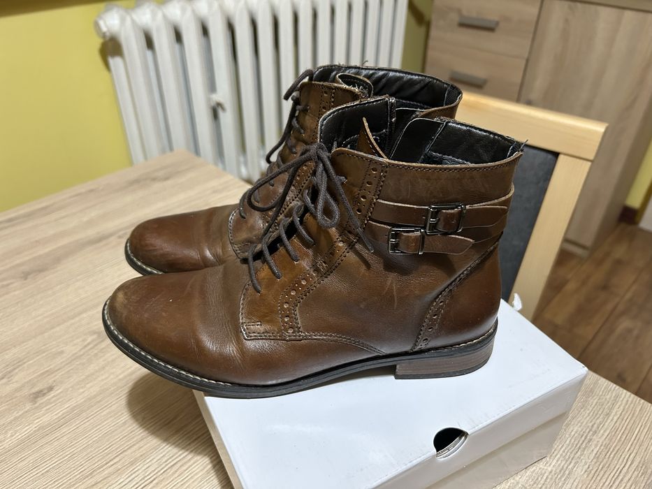 Skorzane botki.