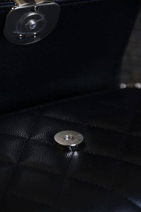 Сумка Chanel 23p top handle caviar handbag