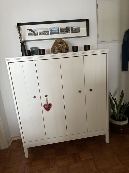 Armário com portas dobráveis