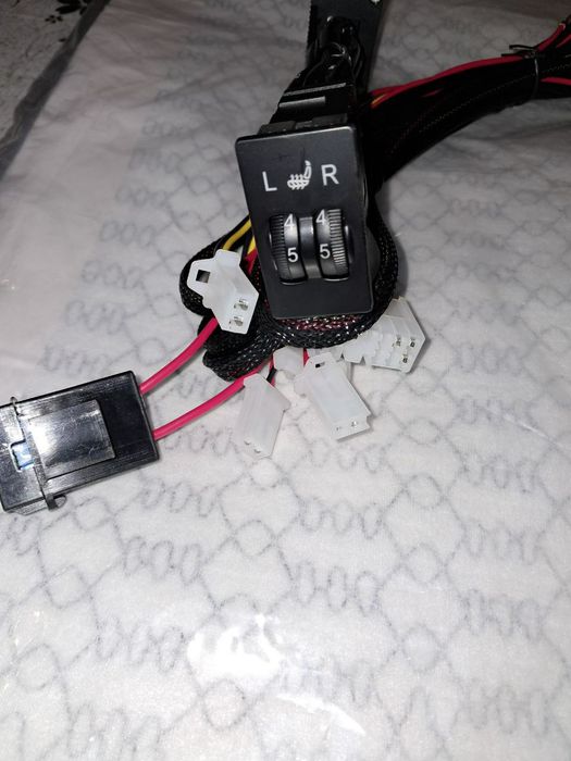 Подогрев сидений авто углеволокно комплект на 2 сидения 4 коврика 12V.