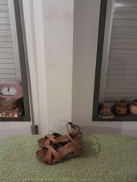 Vendo Sandálias de Senhora GALIBELLE muito bonitas como novas