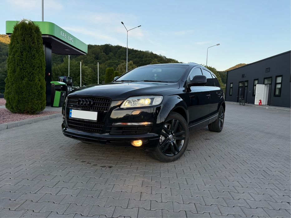 Продам автомобіль Audi Q7