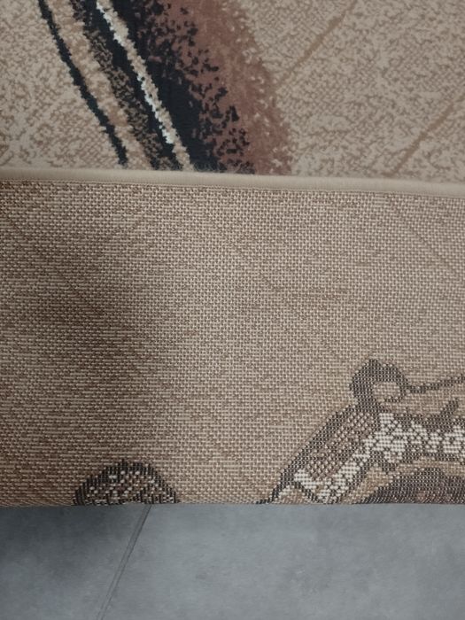 Sprzedam fajny dywanik 255x180 cm.