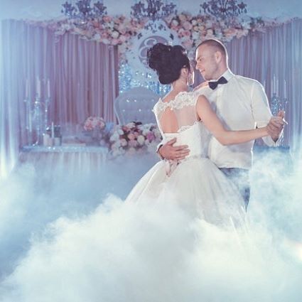 Тяжелый дым, холодные фонтаны,пневмогирлянды, конфетти