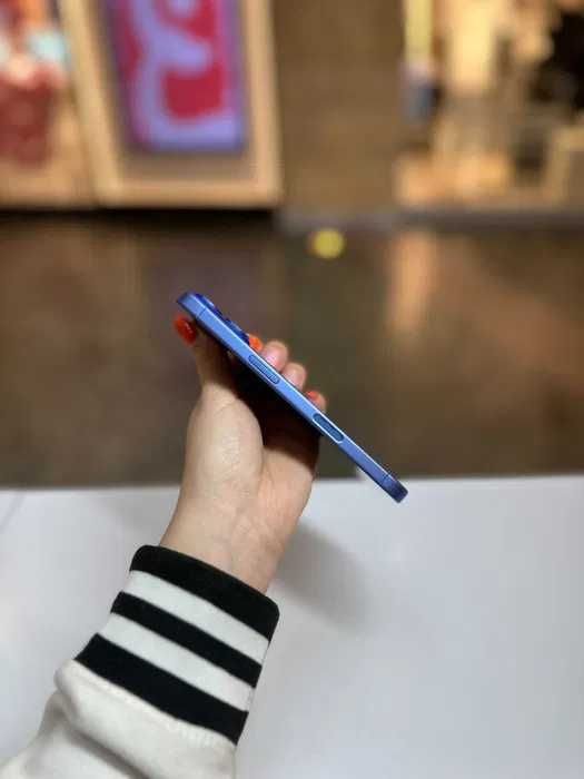 iPhone 16 128 GB Ultramarine – jak nowy!