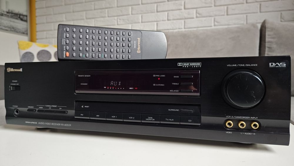 Sherwood  RV-4050R amplituner AV, Dolby Pro-Logic. Pilot.