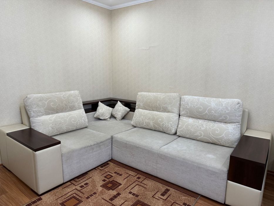 Великий розкладний диван в ГАРНОМУ стані!