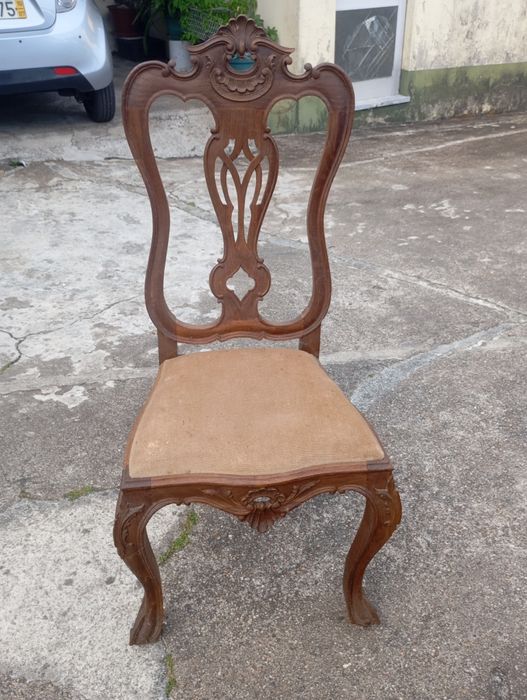 Vendo esta cadeira muita bonita bom estado dão João qinto