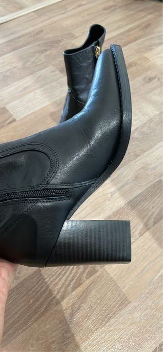 Botas em pele pretas novas da mango n.36