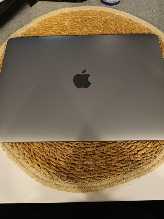 Macbook się M1 8gb