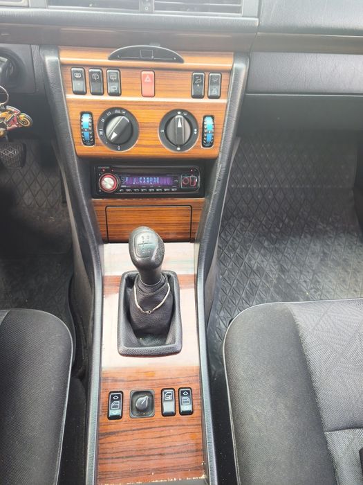 Mercedes Benz E250  W124
