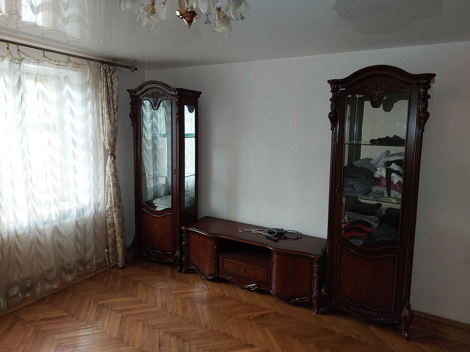 Продам 4-х кімнатну квартиру
