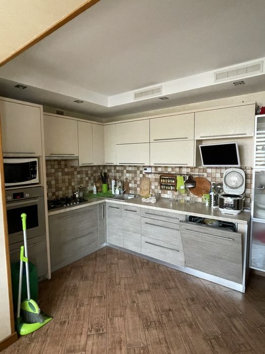 Свободна .Сдам 120 м.кв квартиру в самом Центре города