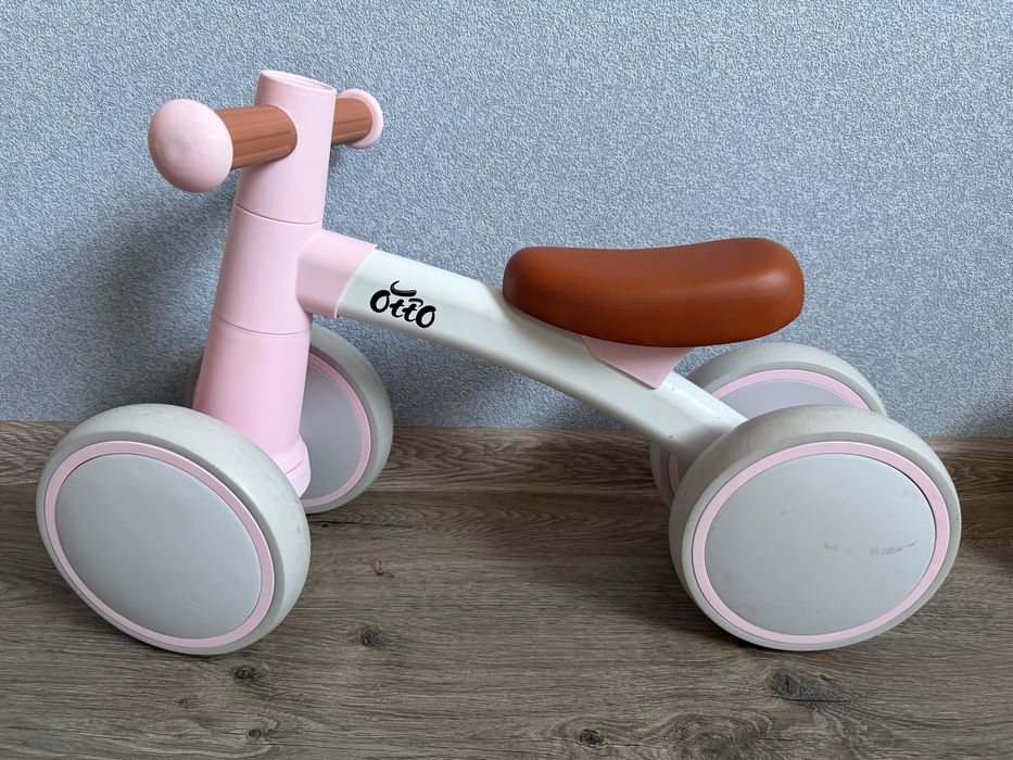 Велобіг рожевого кольору otto