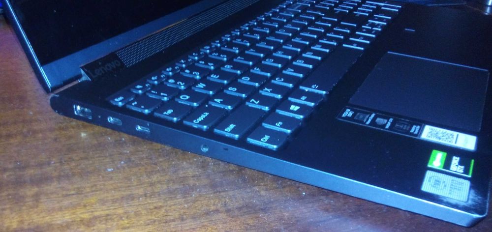 Ноутбук Lenovo Yoga 9 15IMH5 под ремонт