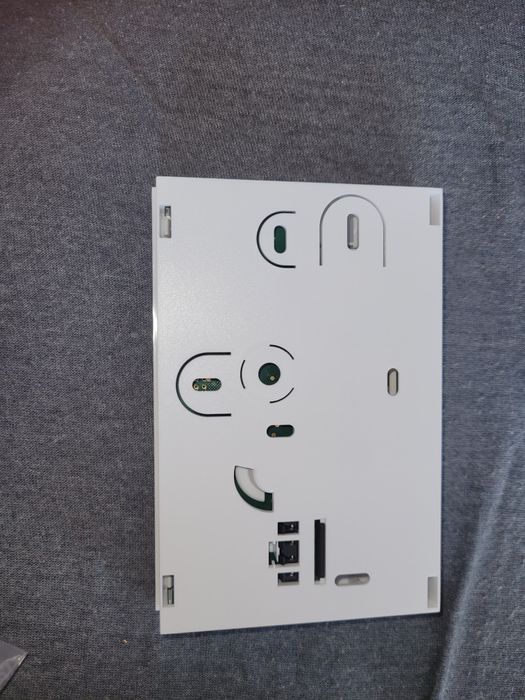programowalny termostat pokojowy De Dietrich iSense (model AD289).