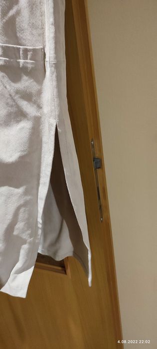 Beżowa skurzana długa kamizelka Mango,