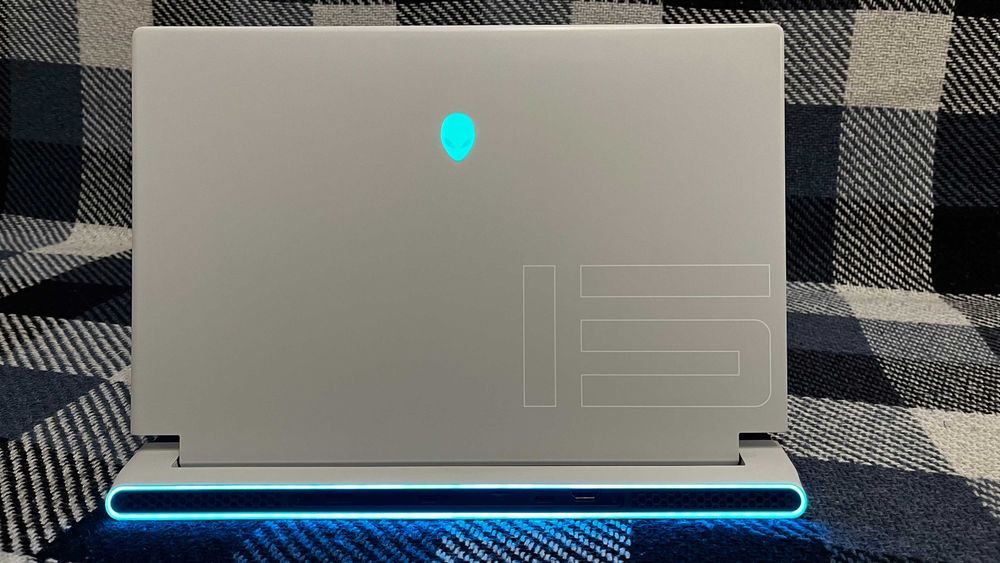 Alienware x15 R1 (i7-11800H, RTX3070 8GB, 16GB RAM, 512GB SDD M2)