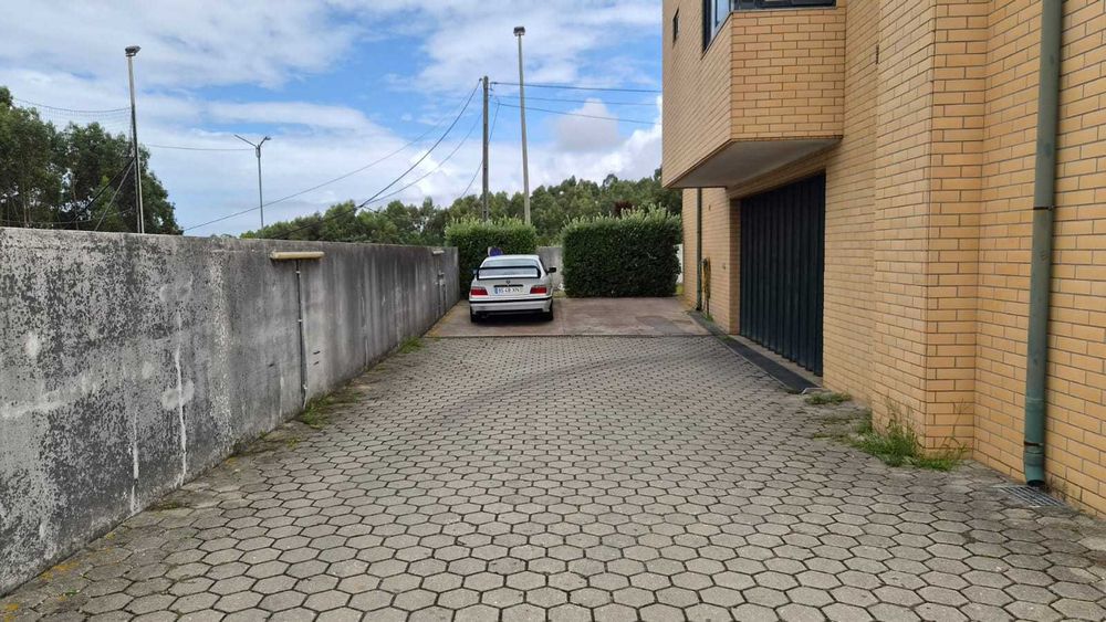 Arrendamento de garagem na Rua Escola de Vila Chã, 239 Gaia