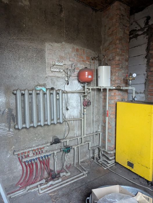 Продається приміщення після реконструкції і 25 сот в с. Буків