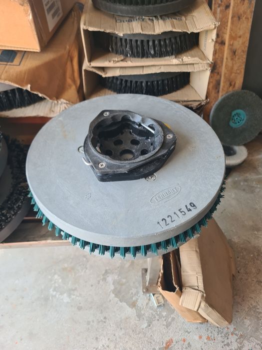 Escovas para maquinas limpeza tennant