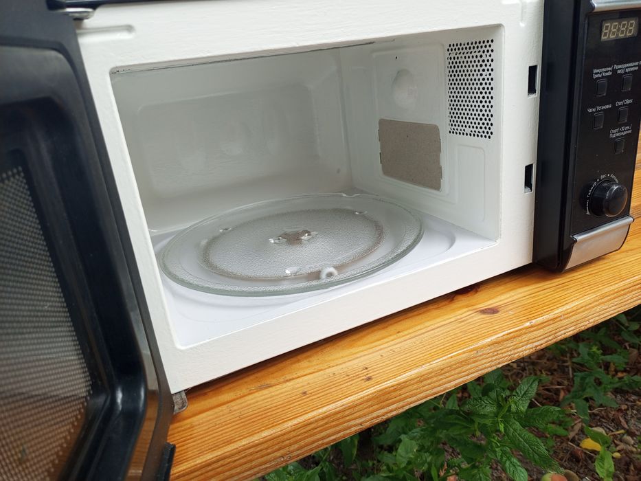 Мікрохвильова піч Б/У.