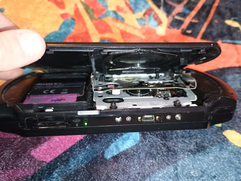 PSP bardzo dobry stan+karta pamięci 4 GB +gra + torba