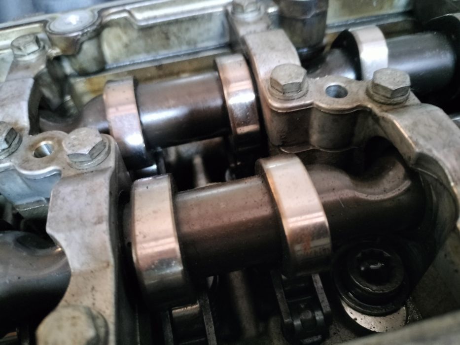 Głowica z wałkami 03L103373A 1.6 tdi cayc
