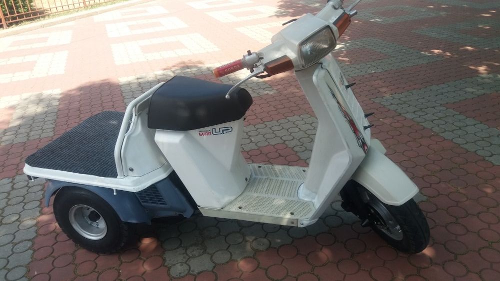 Продам трёх колесный мопед .