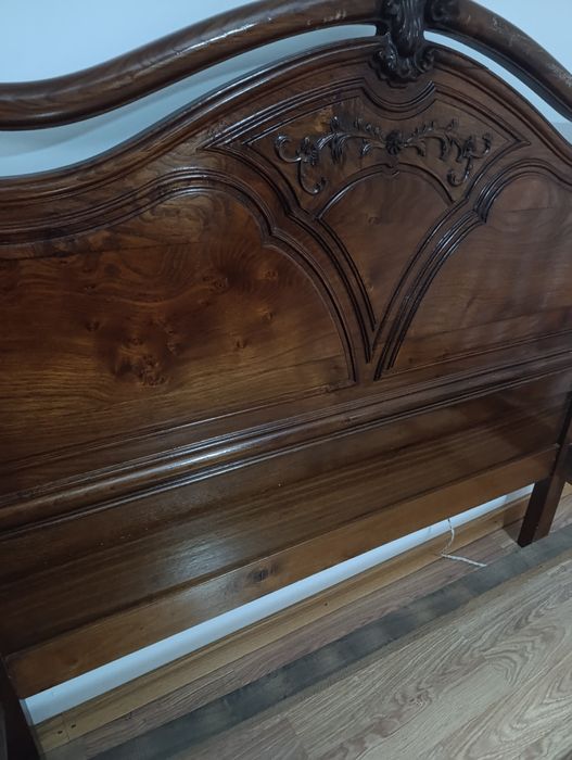 Estrutura de cama em madeira maciça