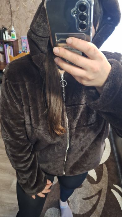 Шубка укорочена  шоколадного кольору