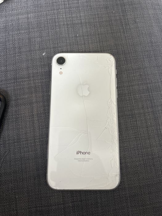 Iphone XR 128gb com a tela trincada