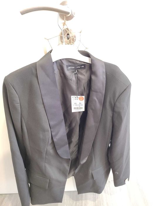 Blazer preto acetinado novo