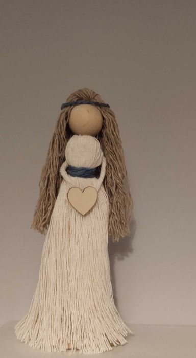 Aniołek z makramy stojący