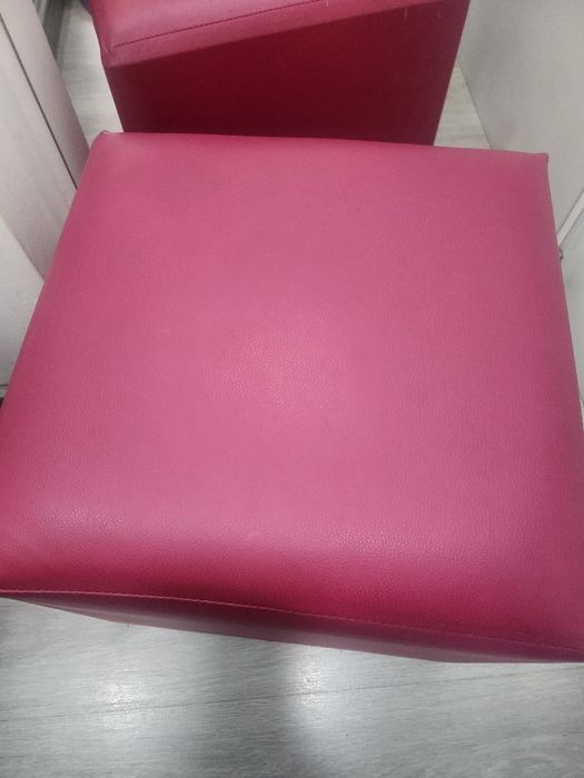 Conjunto de 2 Puffs Quadrados em Pele Sintética – Cor Beringela/Rosa
