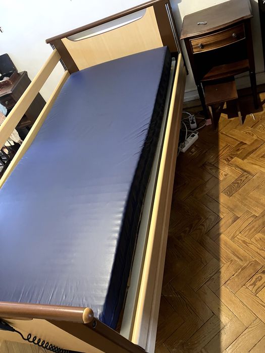 Cama Articulada com Comando e Protecção Contra Quedas