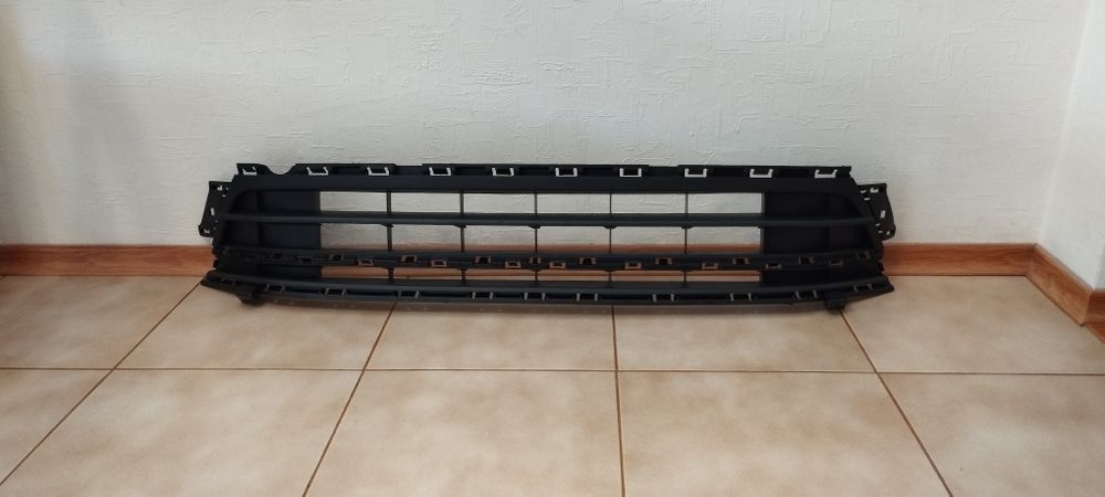 Решітка бампера VW Jetta 6 2014-2018