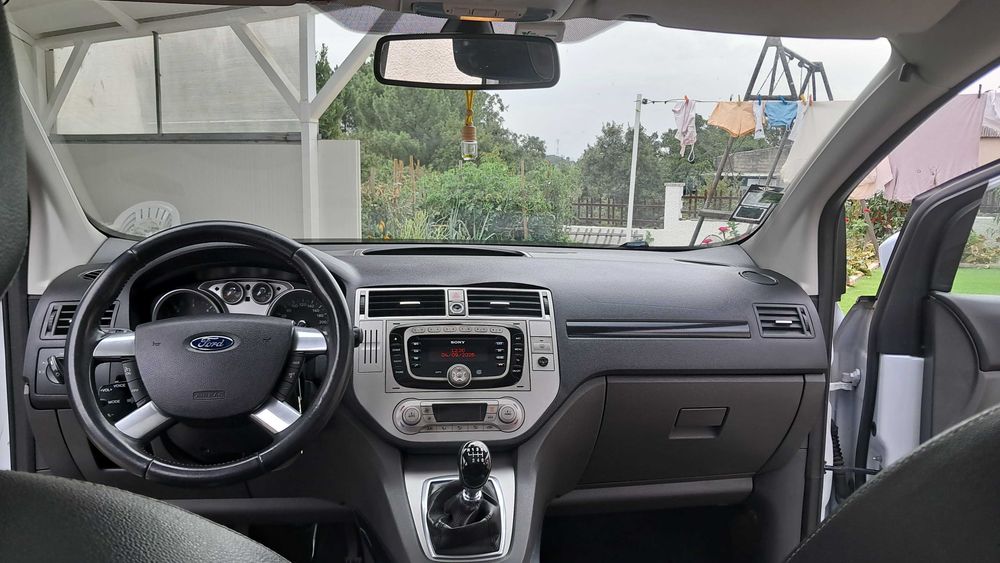 Carro Ford kuga