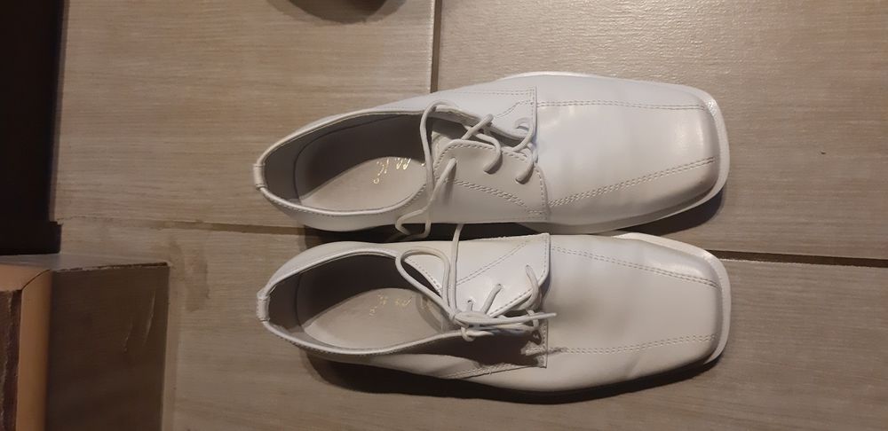 Buty chłopięce białe