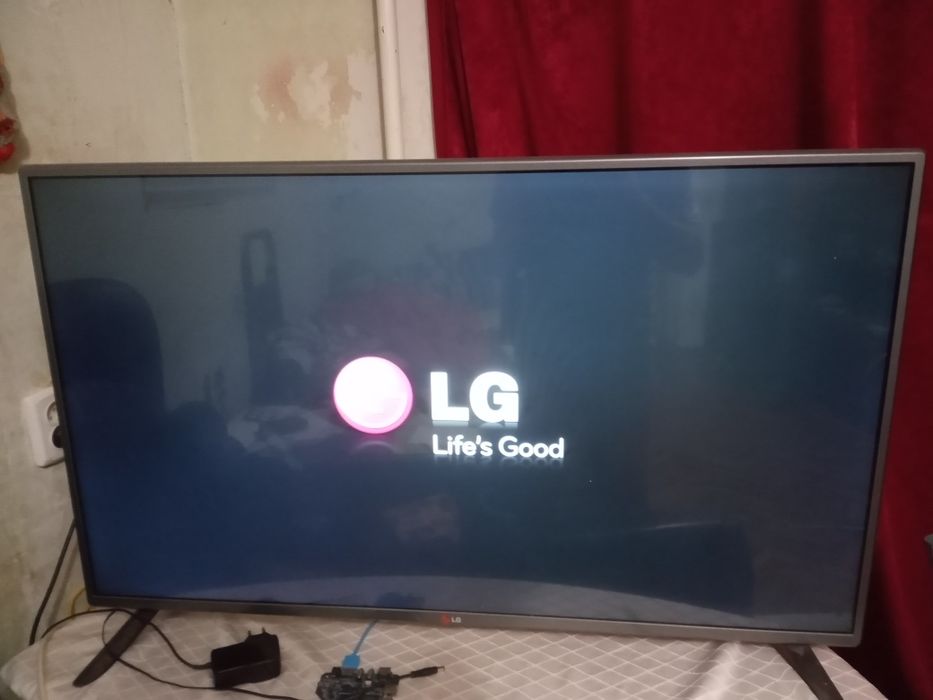 Продам телевизор 42" LG 42LB561V-Z