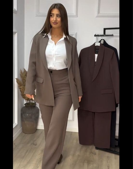 Брючний класичний костюм