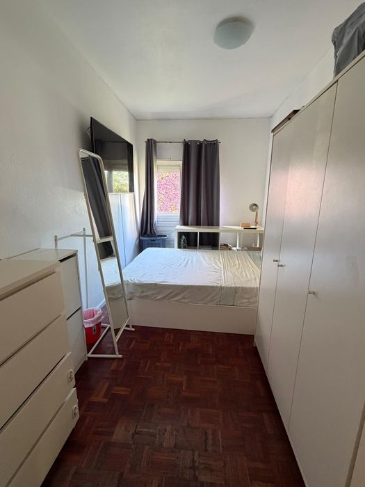 Quarto de casal ou solteiro para arrendar