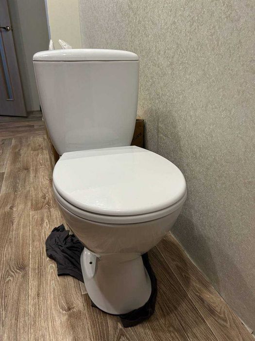 Унітаз б/в з бачком