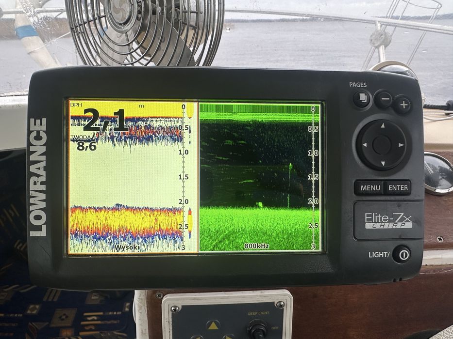Echosonda Lowrance Elite-7x Chirp.