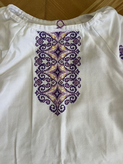 Вишита сорочка для дівчинки як нова.