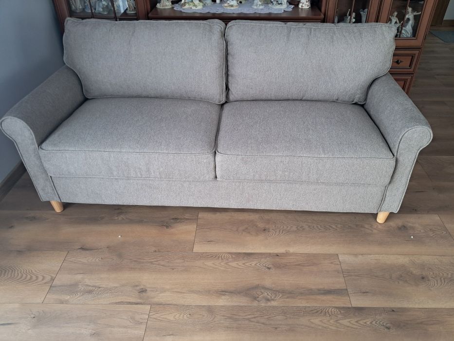Piękna nowa sofa Belliani