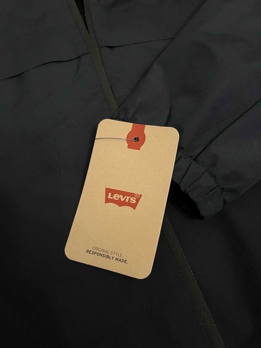 Нова синя куртка ветровка дощовик Levis розмір М-L